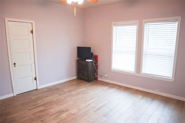 502 W B Ave, House other with 3 bedrooms, 2 bathrooms and 4 parking in Kingsville TX | Image 13
