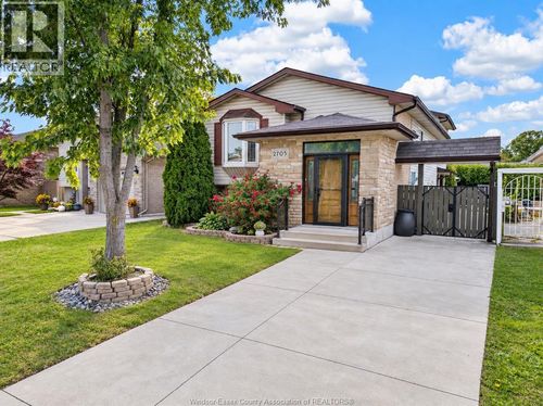 2705 Robert Rd, Windsor, ON, N8W5L9 | Card Image