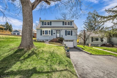 77 S Mountain Ave, Cedar Grove, NJ, 07009-2118 | Card Image