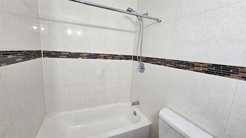 7-66 Bon Aire Cir, Suffern, NY, 10901-7318 | Card Image