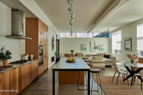 1-1 River Run, Williamstown, MA, 01267-8202 | Card Image