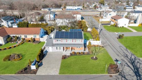 3 Avelaine Ct, Babylon, NY, 11702-1201 | Card Image