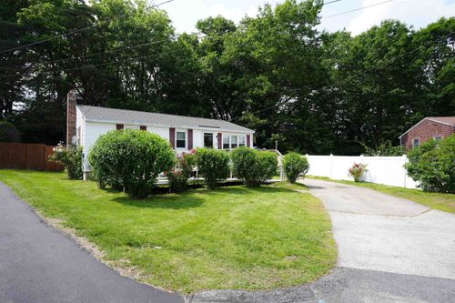 6 Charlton Cir, Nashua, NH, 03060-5125 | Card Image