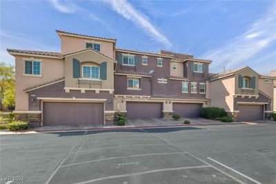 10049 Sable Point Street, Townhouse with 3 bedrooms, 2 bathrooms and null parking in Las Vegas NV | Image 2