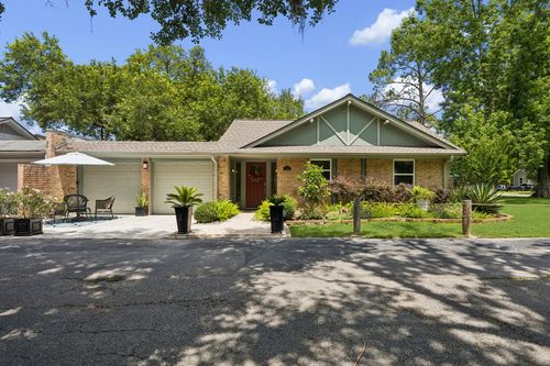 2102 Casa Rio Cir, Dickinson, TX, 77539-6725 | Card Image