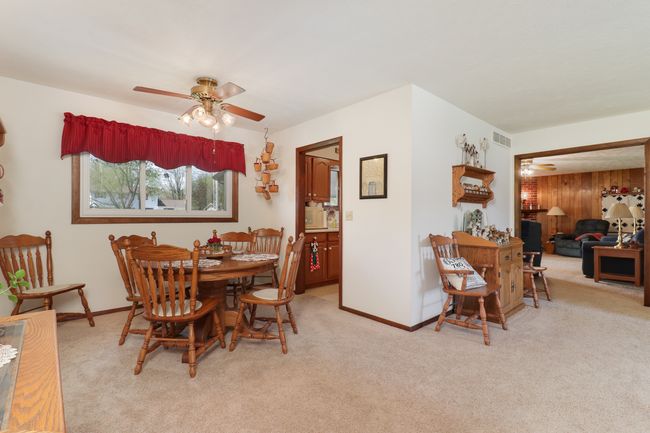 34 Pembrook Cir, House other with 3 bedrooms, 2 bathrooms and 2 parking in Bloomington IL | Image 8