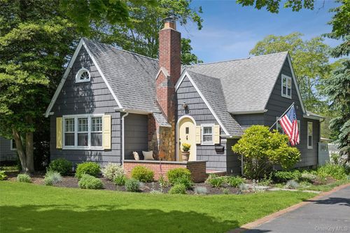 16 Union Ave, Center Moriches, NY, 11934-3324 | Card Image