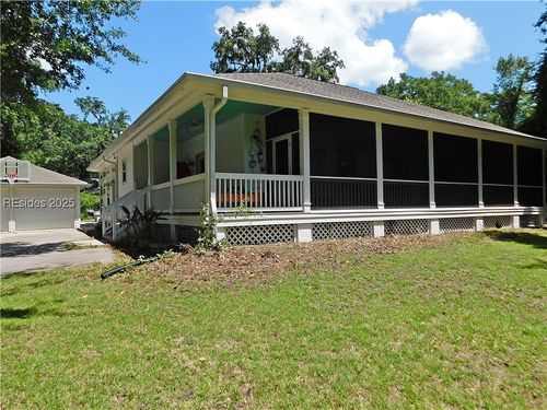 15 Palmetto Beach Dr, Bluffton, SC, 29910-7119 | Card Image