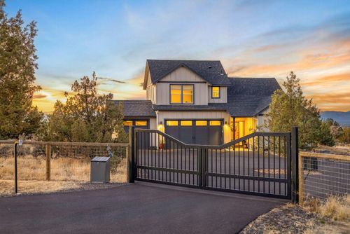 8844 Sw Copley Rd, Powell Butte, OR, 97753-1699 | Card Image