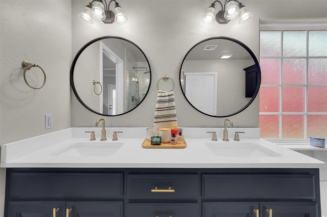 Primary Bathroom With Double Vanity | Image 21