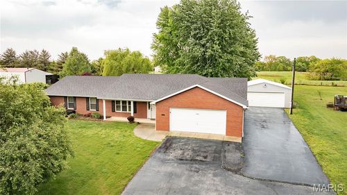 31822 Irish Ln, Brighton, IL, 62012-3914 | Card Image