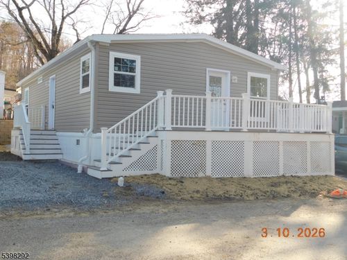 9 Front St, Oxford, NJ, 07863-3604 | Card Image