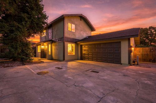 1824 E Cross Avenue, Tulare, CA, 93274 | Card Image