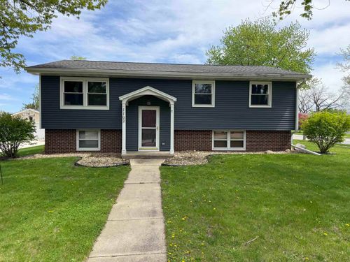 1102 Woodring Dr, Waverly, IA, 50677-1511 | Card Image