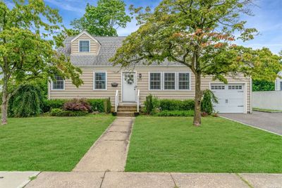 21 Starbuck Ct, House other with 4 bedrooms, 1 bathrooms and null parking in West Babylon NY | Image 1