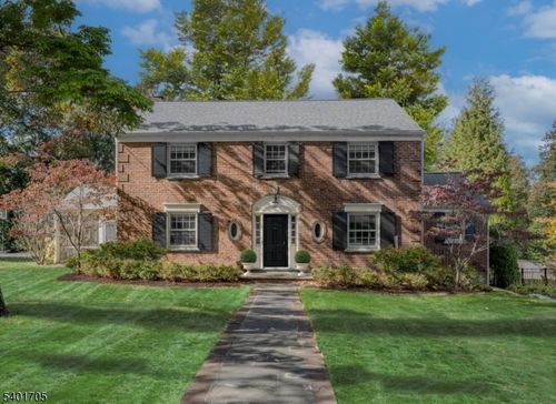 154 Woodland Ave, Summit, NJ, 07901-2029 | Card Image