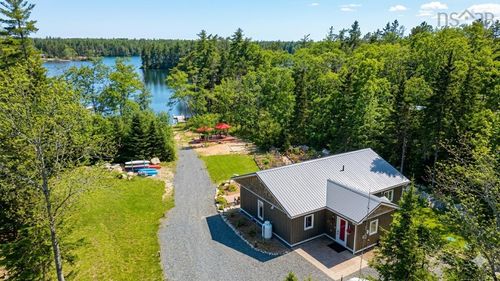 8 Alexander Ave, Waterloo Lake, NS, B0S1P0 | Card Image