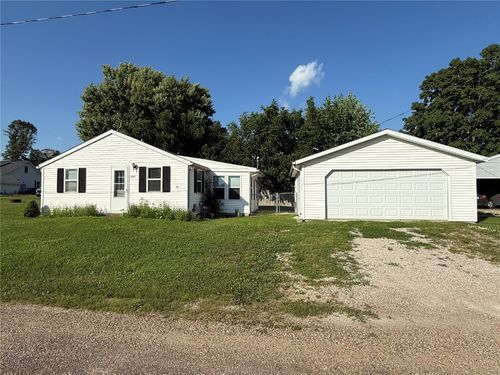 1222 Summit St, Center Point, IA, 52213-9432 | Card Image