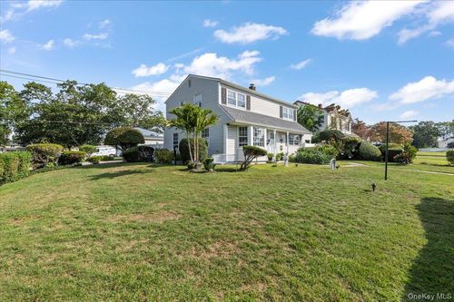 109 Periwinkle Rd, Levittown, NY, 11756-2320 | Card Image