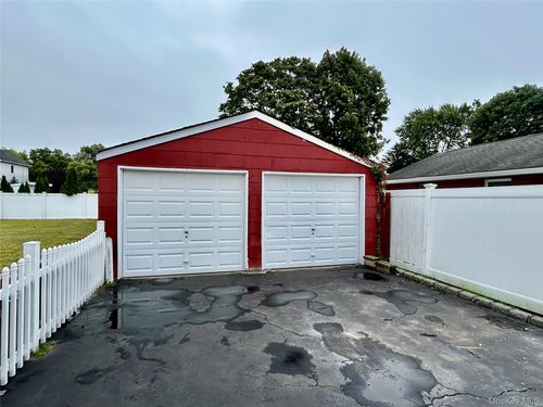 577 Peter Paul Dr, West Islip, NY, 11795-3513 | Card Image