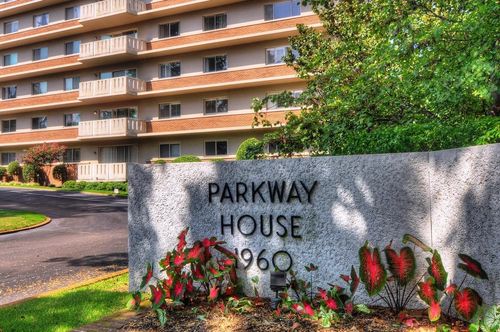 205-1960 N Parkway, Memphis, TN, 38112-5050 | Card Image