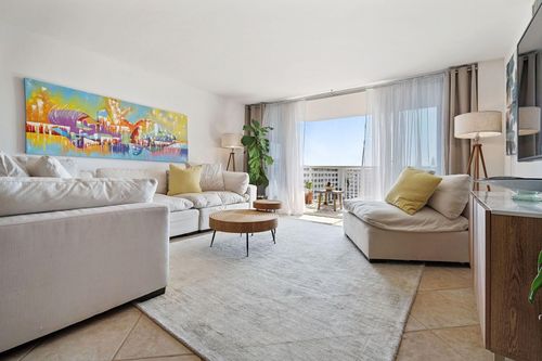 504-18021 Biscayne Blvd, Aventura, FL, 33160-5200 | Card Image