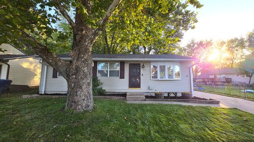 2015 Valley Dr, Davenport, IA, 52806-2558 | Card Image