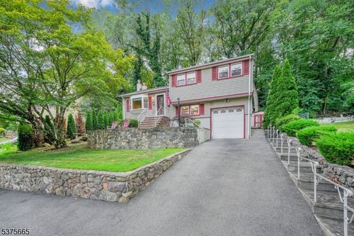 95 Knolls Rd, Bloomingdale, NJ, 07403-1513 | Card Image