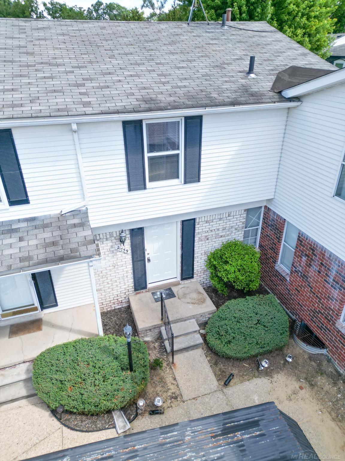 Hidden Rivers Dr, Southfield, MI 48075