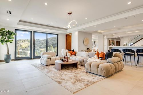 12480 Viewcrest Rd, Studio City, CA, 91604-3654 | Card Image