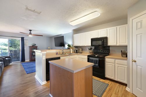 141 Shadow Glen Dr, Nashville, TN, 37211-7398 | Card Image