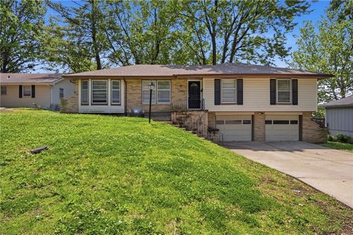 11401 E 61st Ter, Raytown, MO, 64133-4417 | Card Image
