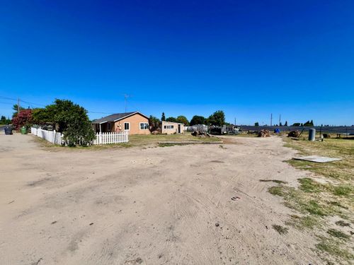 218 E Greenway Ave, Turlock, CA, 95380-9784 | Card Image