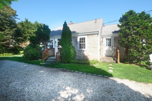 6 Holiday Ln, Hyannis, MA, 02601-3586 | Card Image
