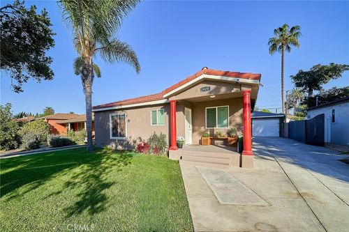 2420 Maine Ave, Long Beach, CA, 90806-2923 | Card Image