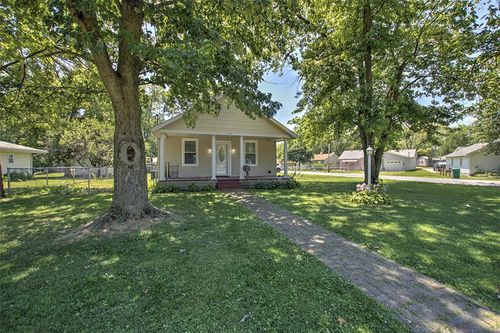 801 E 6th St, Pana, IL, 62557-1801 | Card Image