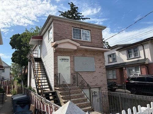 13624 220th Street, New York, NY, 11413 | Card Image