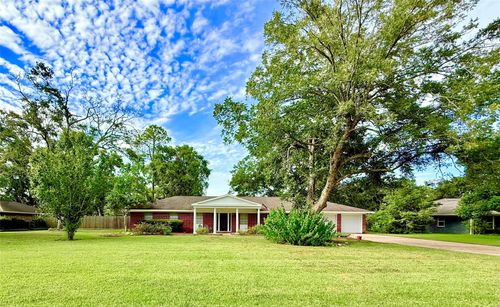 204 Hillcrest Dr, Alvin, TX, 77511-5210 | Card Image