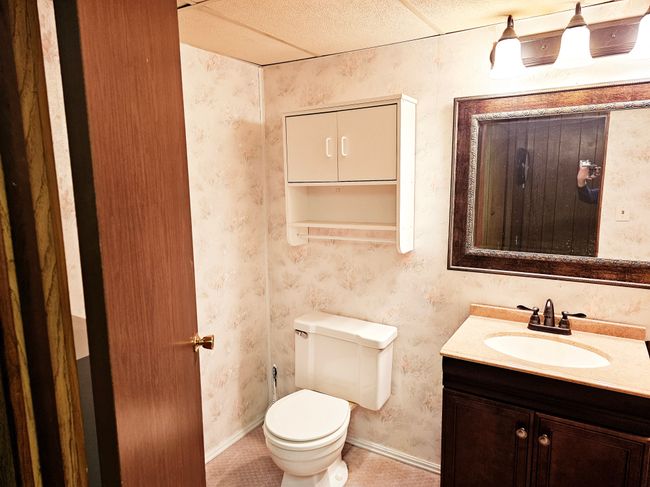 LOWER LEVEL BATHROOM | Image 22