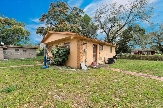 1900 Nw 88 Th St, Home with 0 bedrooms, 0 bathrooms and 4 parking in Miami FL | Image 21