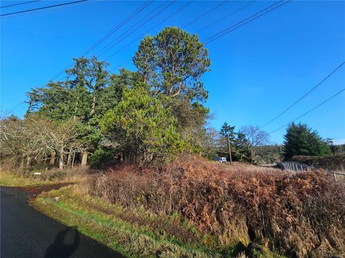 4299 Blenkinsop Rd, Victoria, BC, V8X2C3 | Card Image