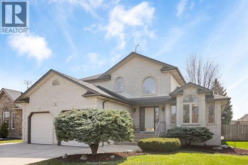 18 Cambridge Court, Amherstburg, ON, N9V4B5 | Card Image