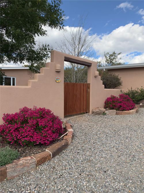 4 Camino Cielo Azul, Santa Fe, NM, 87508-8151 | Card Image