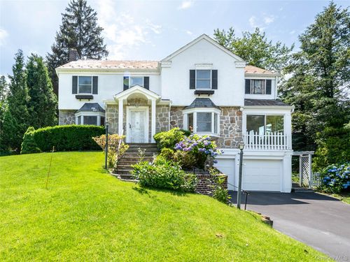 91 Pickwick Rd, Manhasset, NY, 11030-3323 | Card Image