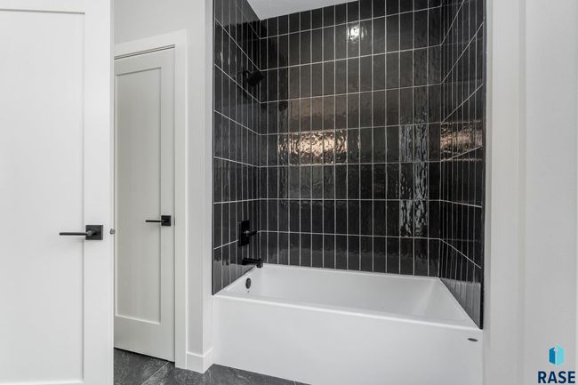 108 N Bryggen Pl, Townhouse with 3 bedrooms, 3 bathrooms and null parking in Sioux Falls SD | Image 21
