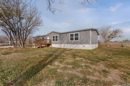 19124 Lagloria Rd, Elmendorf, TX, 78112-3627 | Card Image