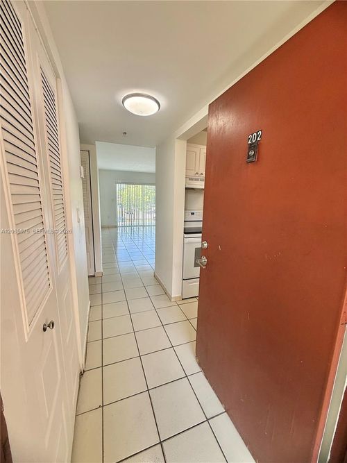 202-5201 Nw 7th St, Miami, FL, 33126-3341 | Card Image