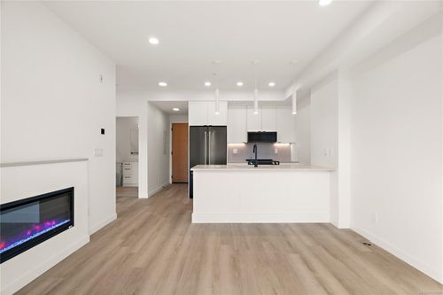 303-1102 Esquimalt Rd, Esquimalt, BC, V9A3N4 | Card Image