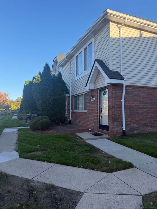 29821 Cathy Ln, Chesterfield, MI, 48047-5733 | Card Image
