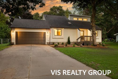 18630 N Fruitport Rd, Spring Lake, MI, 49456-1156 | Card Image